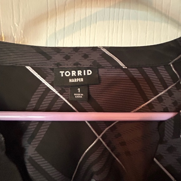 torrid Black and Gray Plaid V-Neck Tunic - Picture 3 of 3